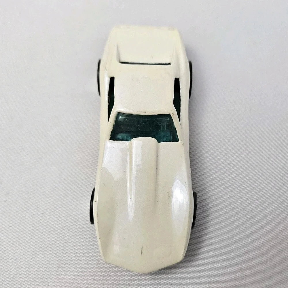 Vintage 1975 Hot Wheels Corvette Stingray Pearl White Malaysia Diecast 1:64